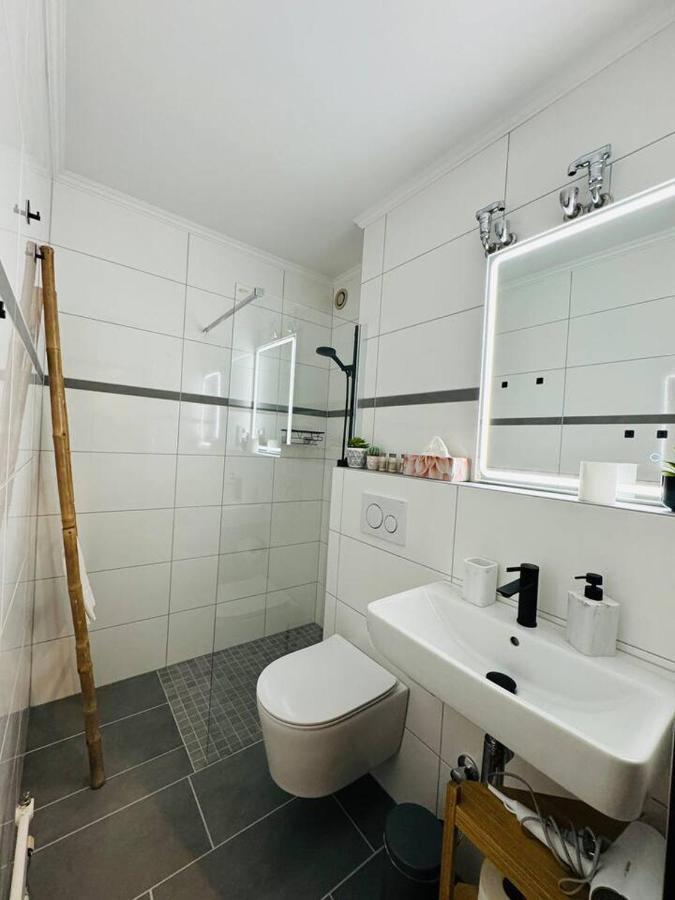 Klassen Stay - Design Studio In 11 Etage - Tolle Aussicht - Sauna, Pool - Netflix Lahnstein Esterno foto